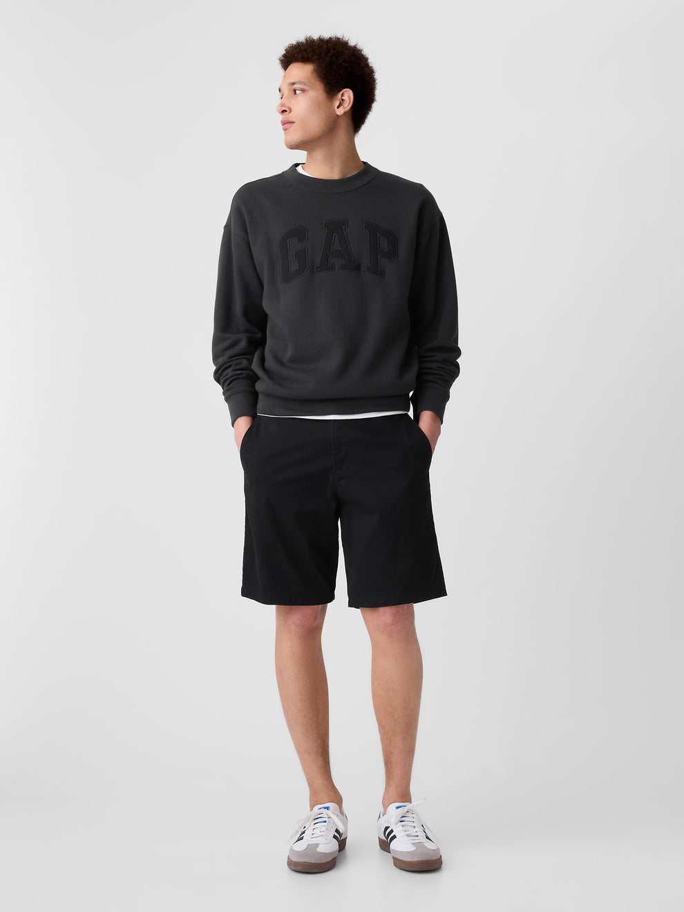 9" Essential Khaki Shorts - true black