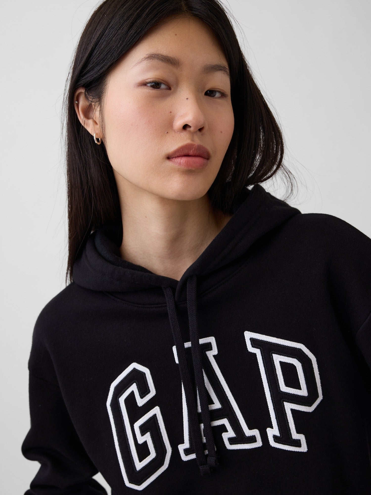 Relaxed Gap Logo Hoodie - true black
