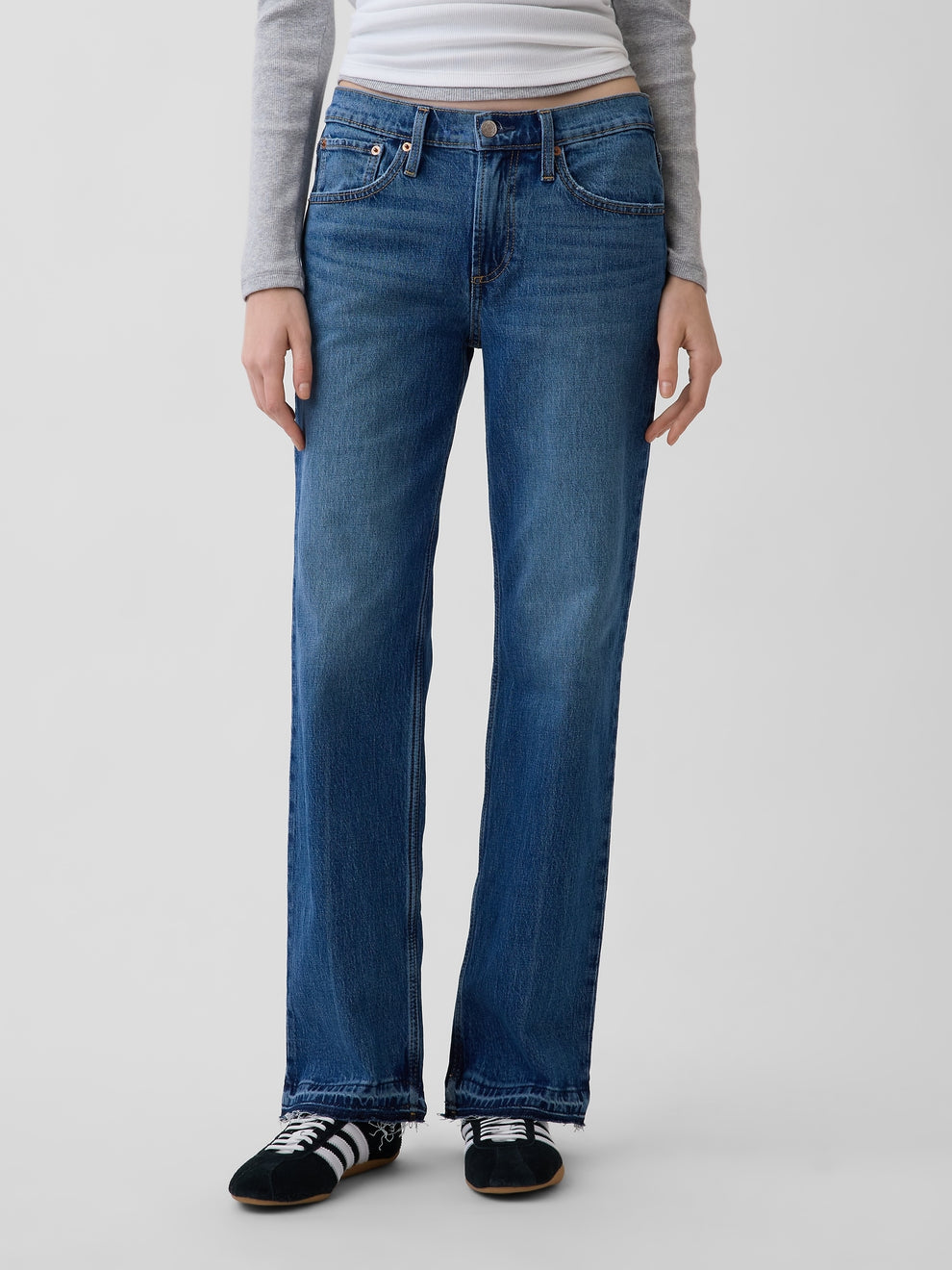 Mid Rise Relaxed Straight Jeans - Medium wash