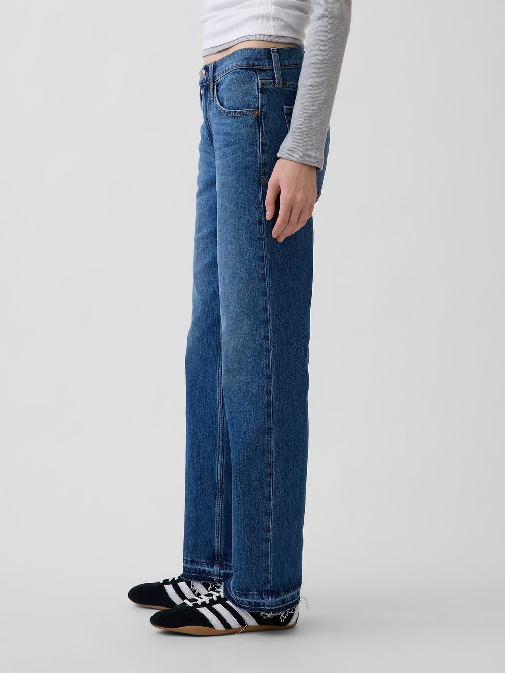 Mid Rise Relaxed Straight Jeans - Medium wash