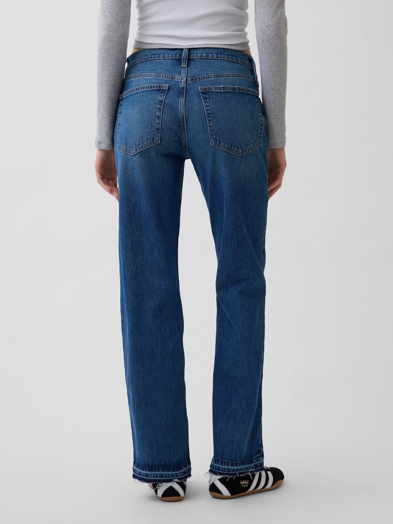 Mid Rise Relaxed Straight Jeans - Medium wash