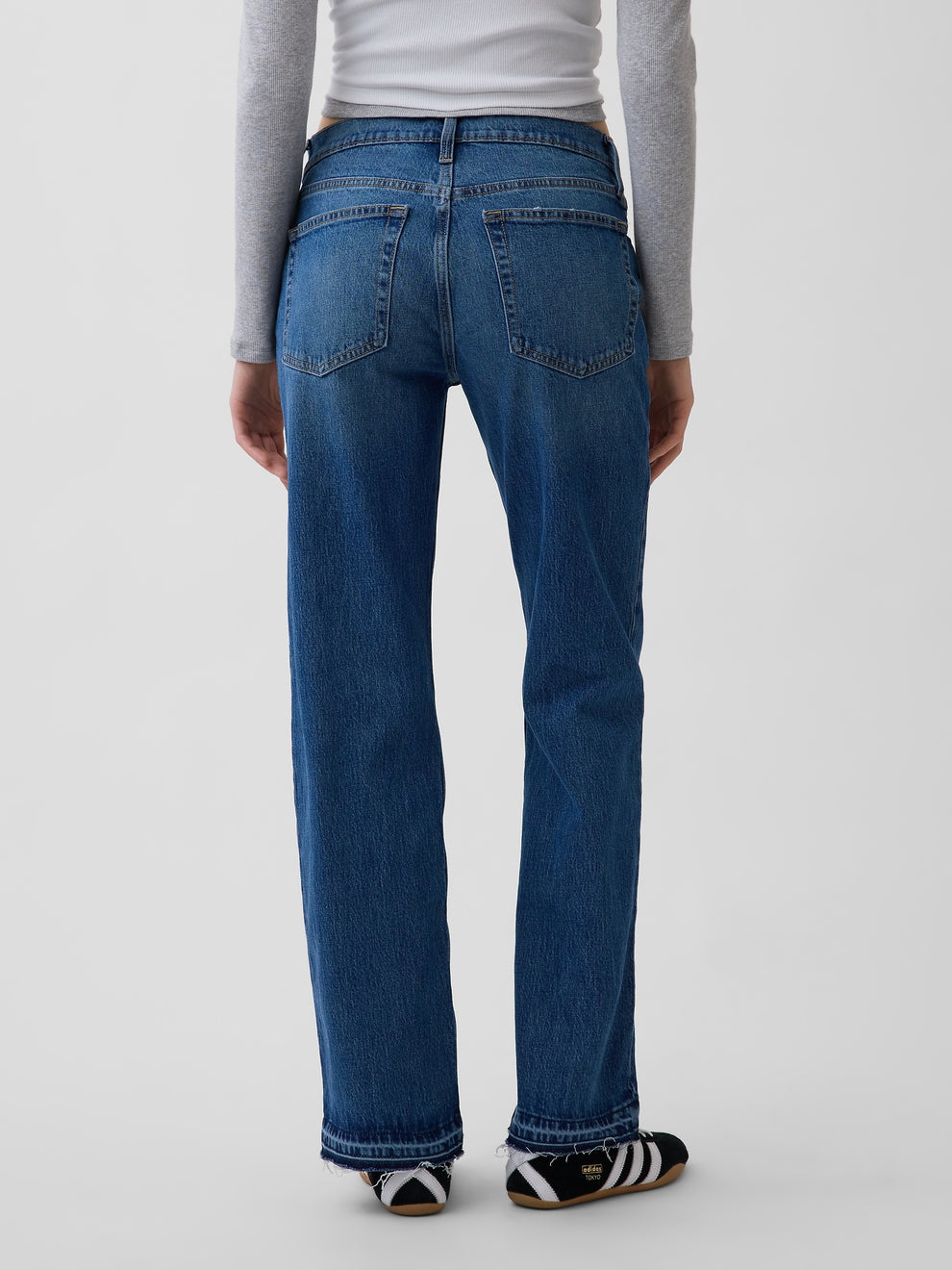 Mid Rise Relaxed Straight Jeans - Medium wash