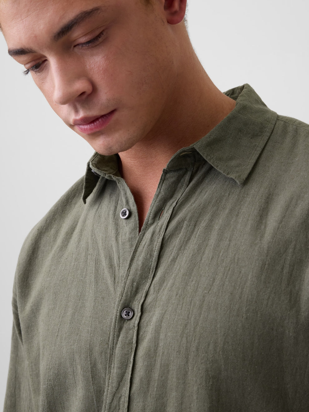 Linen-Blend Shirt in Standard Fit - Mesculen green