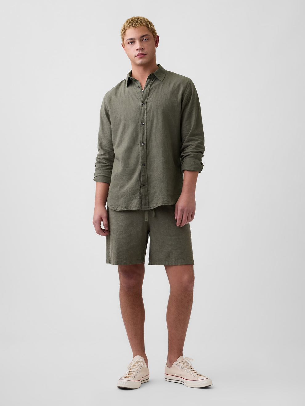 Linen-Blend Shirt in Standard Fit - Mesculen green