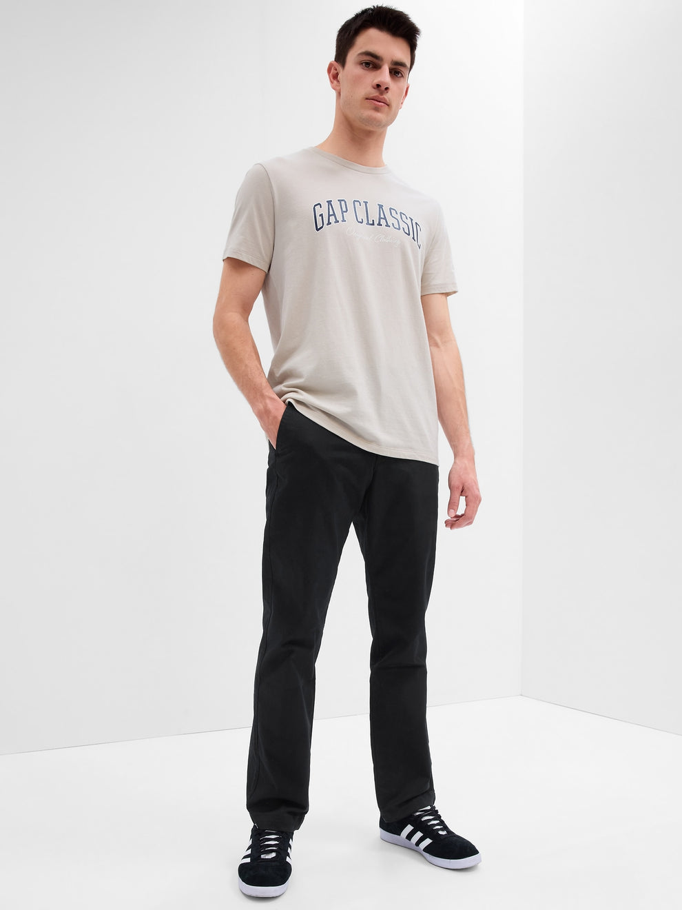 Essential Khakis in Straight Fit with GapFlex - true black