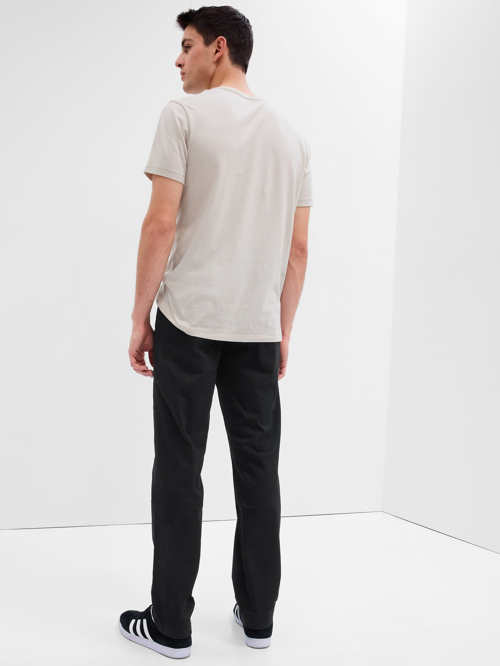 Essential Khakis in Straight Fit with GapFlex - true black