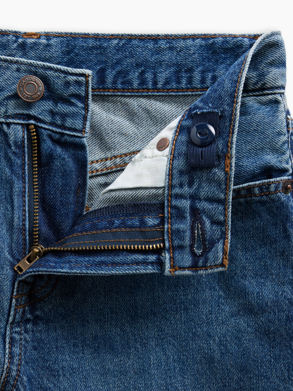 Gap Kids '90s Loose Jeans in Dark wash, button and zip detail