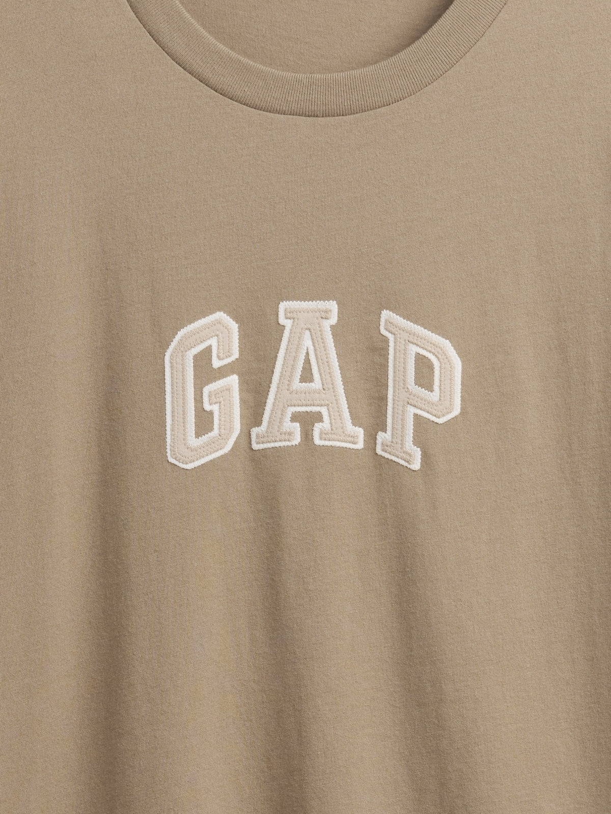 Gap Arch Logo T-shirt in BEACHWOOD, neckline and logo detail