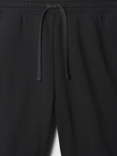 Gap Logo Shorts in black, drawstring waist detail