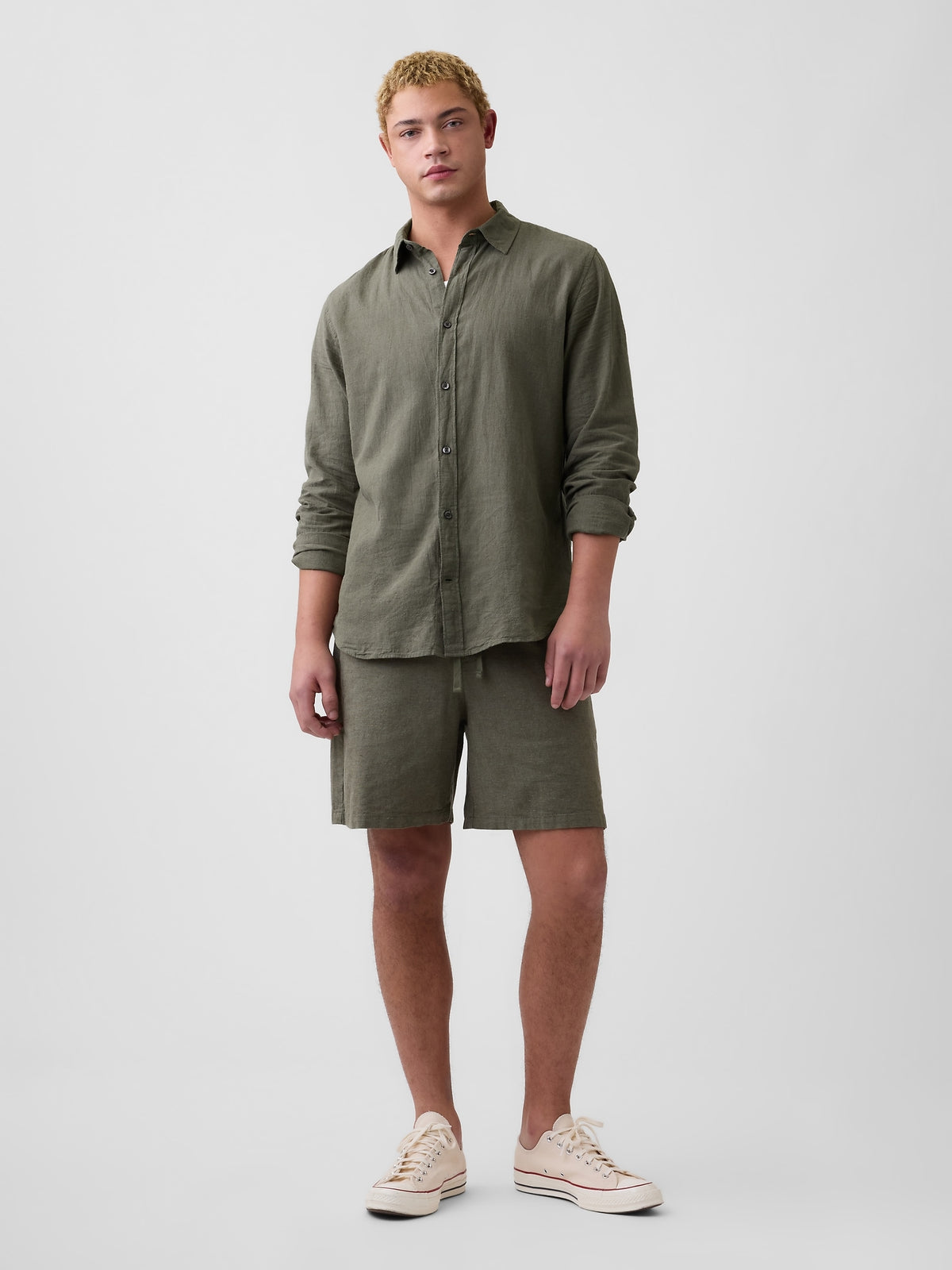Gap Linen-Blend Shirt in Standard Fit in Mesculen green, full-length view on a model