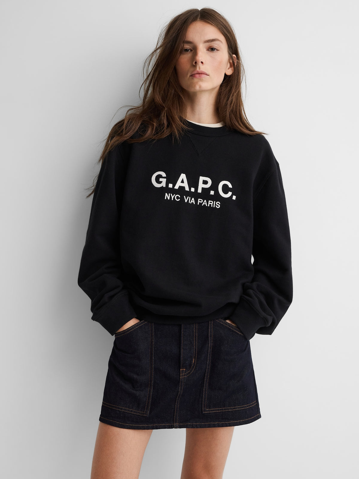 Gap × A.P.C. Heavyweight Logo Sweatshirt - Black - AV3_Z