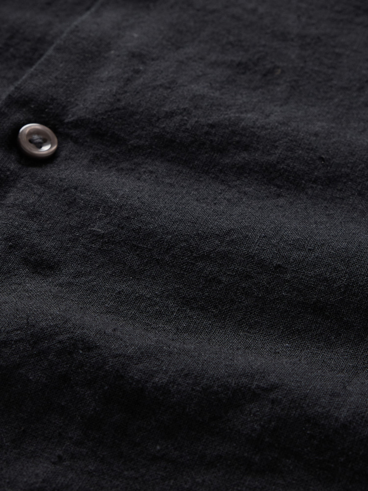 Linen-Blend Vacay Shirt in Standard Fit - black