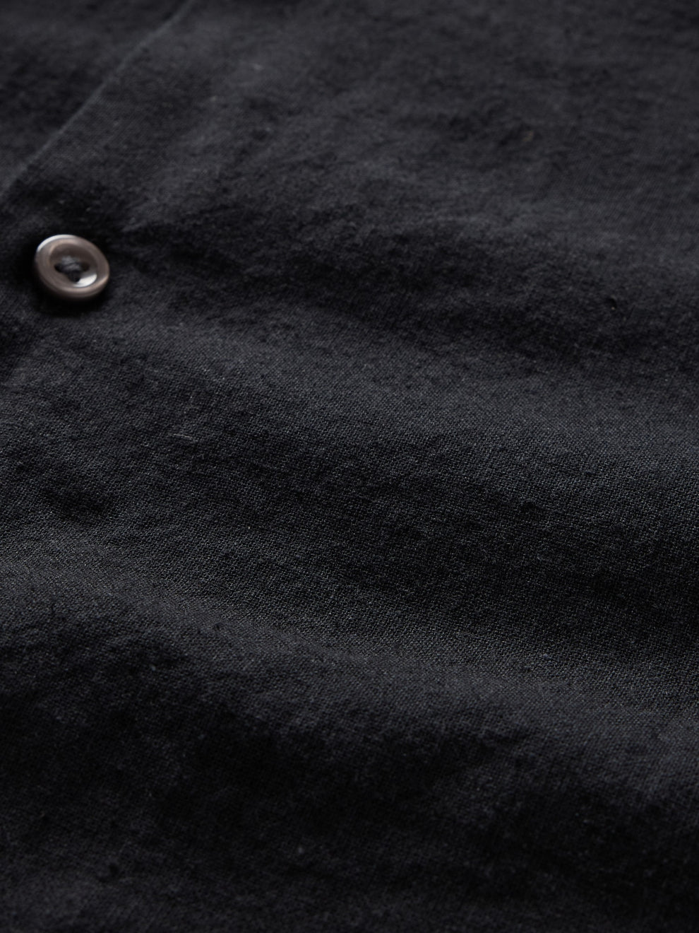 Linen-Blend Vacay Shirt in Standard Fit - black
