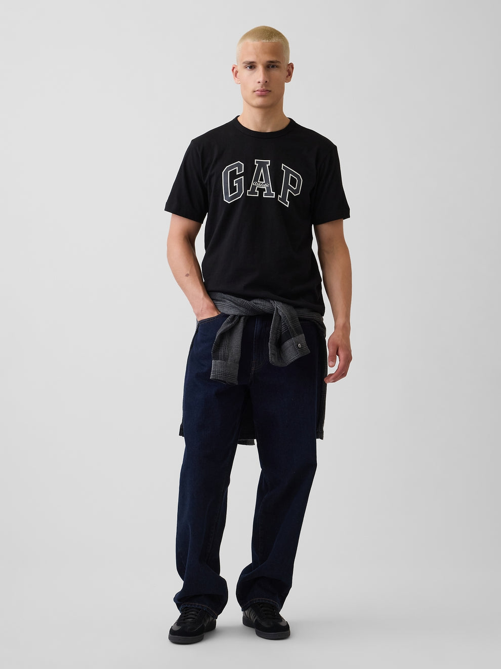 Gap Arch Logo T-Shirt - Black