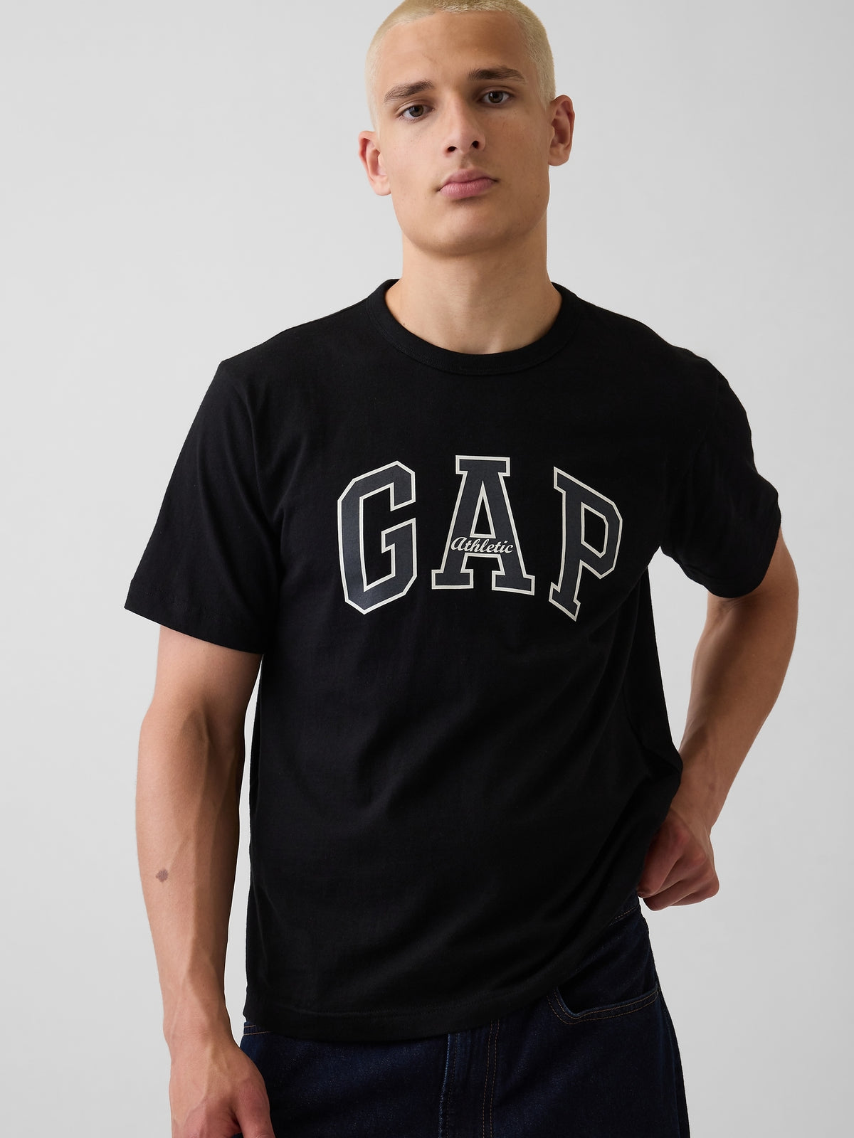 Gap Arch Logo T-Shirt - Black