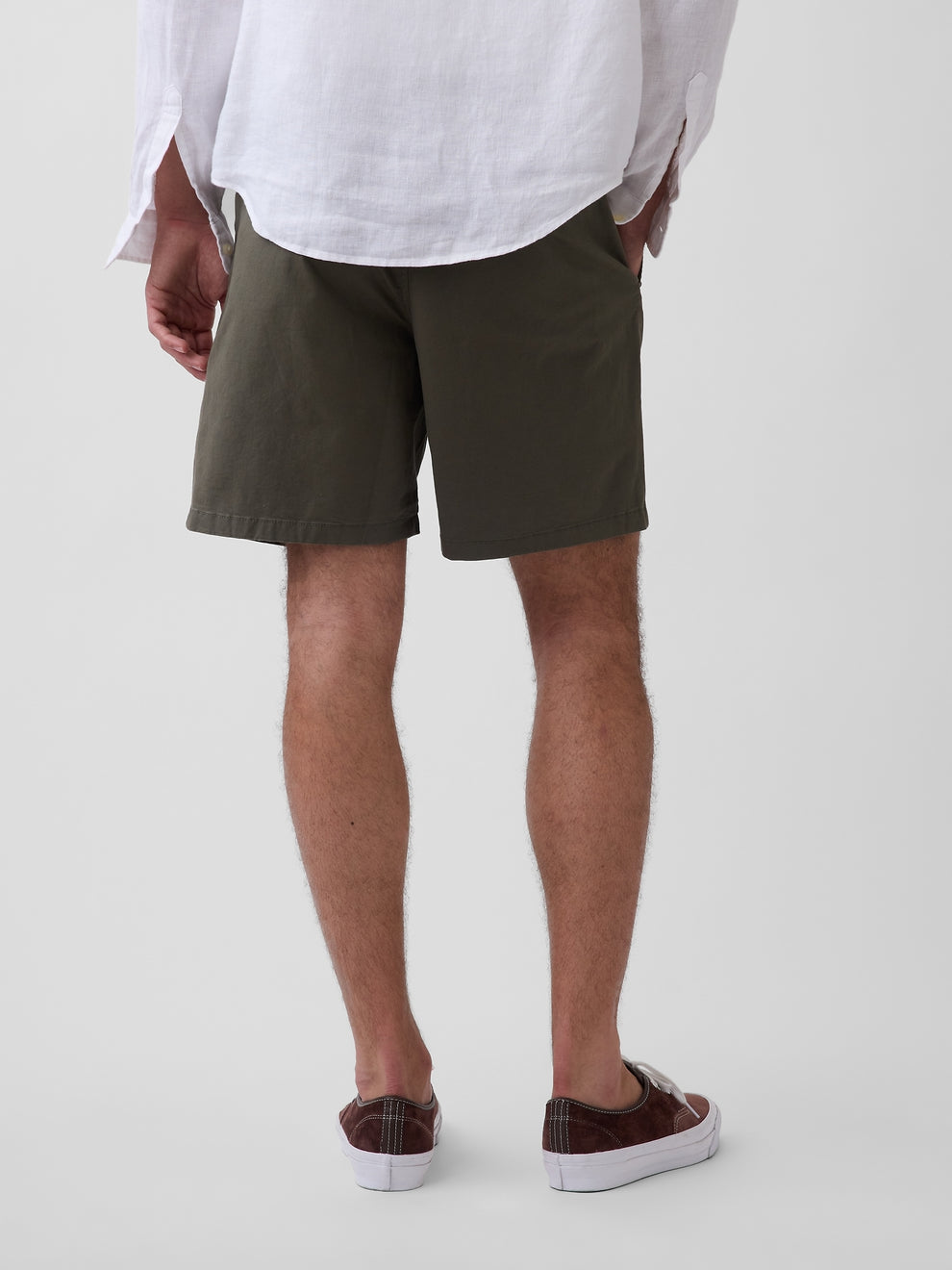 Gap 7" Relaxed Easy Shorts in SURPLUS, back view on a model