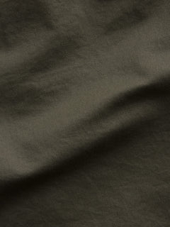 Gap 7" Relaxed Easy Shorts in SURPLUS, fabric texture detail