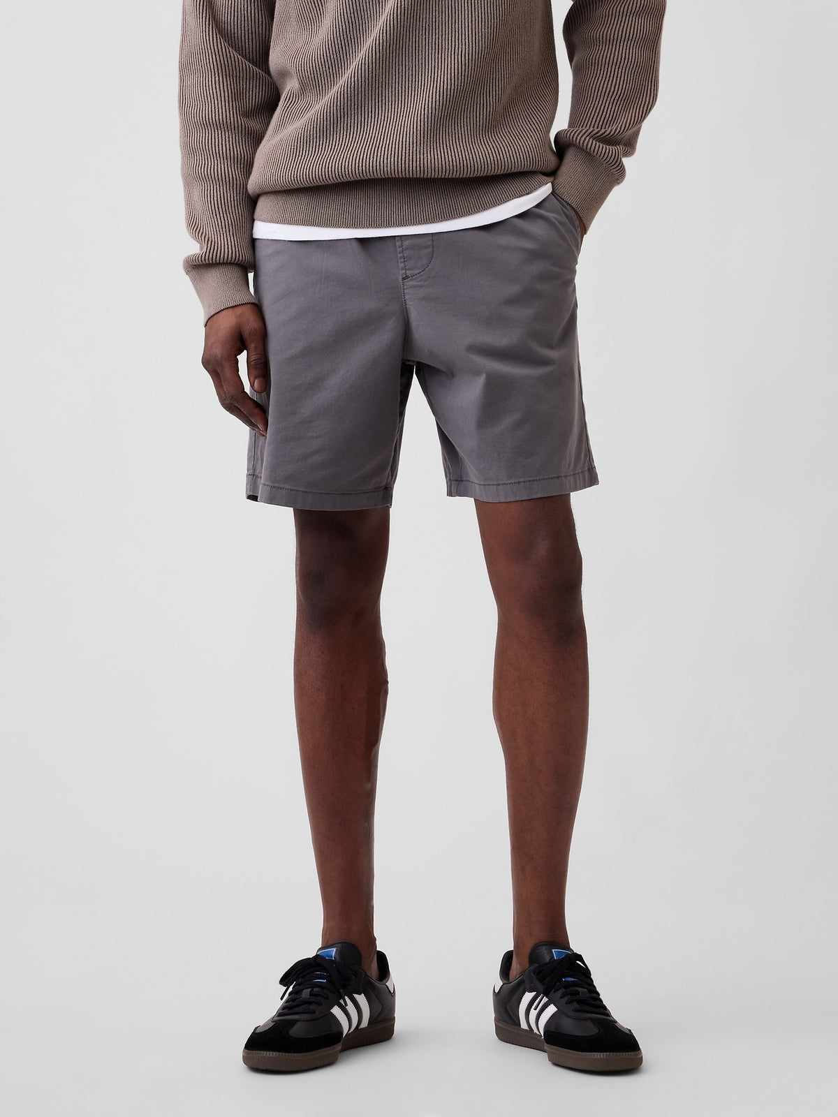 Gap 7" Twill Easy Shorts in soft black, front view on a model
