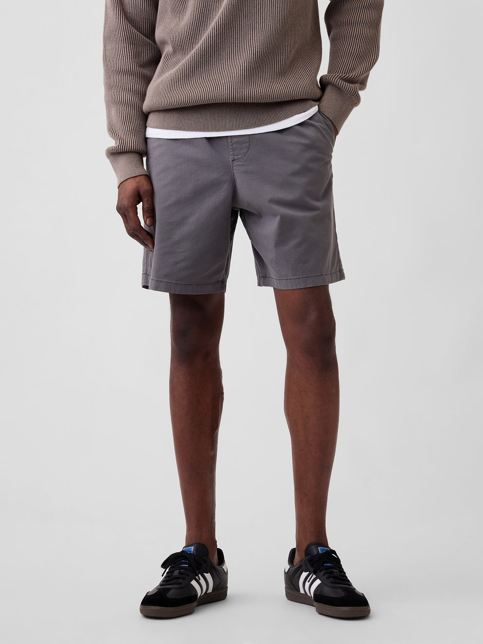 Gap 7" Twill Easy Shorts in soft black, front view on a model