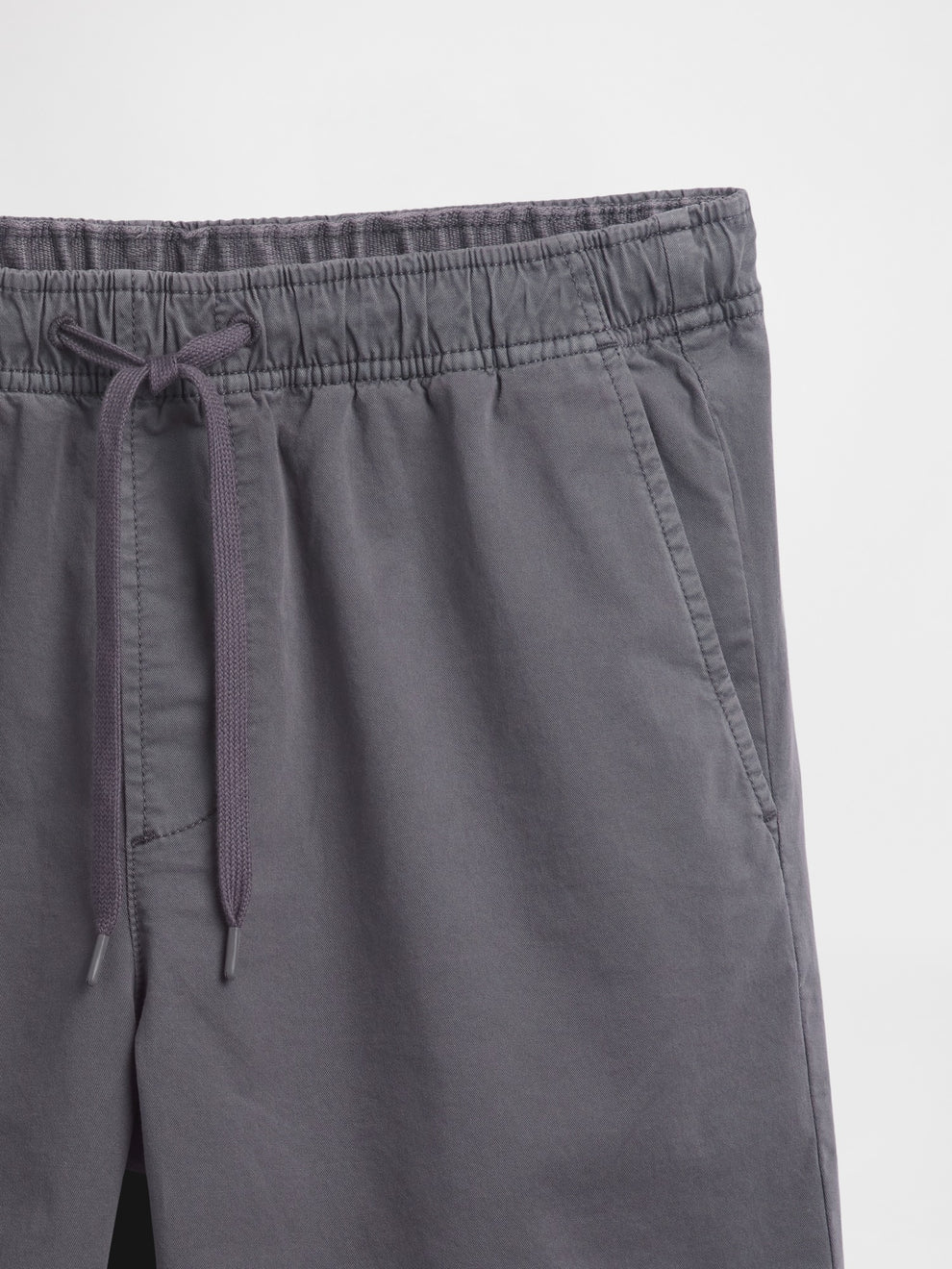 Gap 7" Twill Easy Shorts in soft black, drawstring waist detail