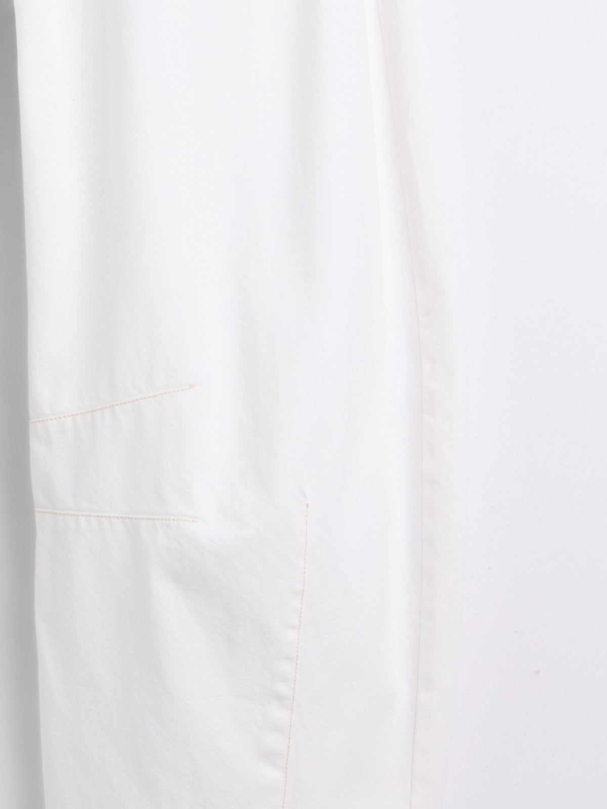 Gap High Rise UltraSoft Horseshoe Jeans in new off white, leg seam detail